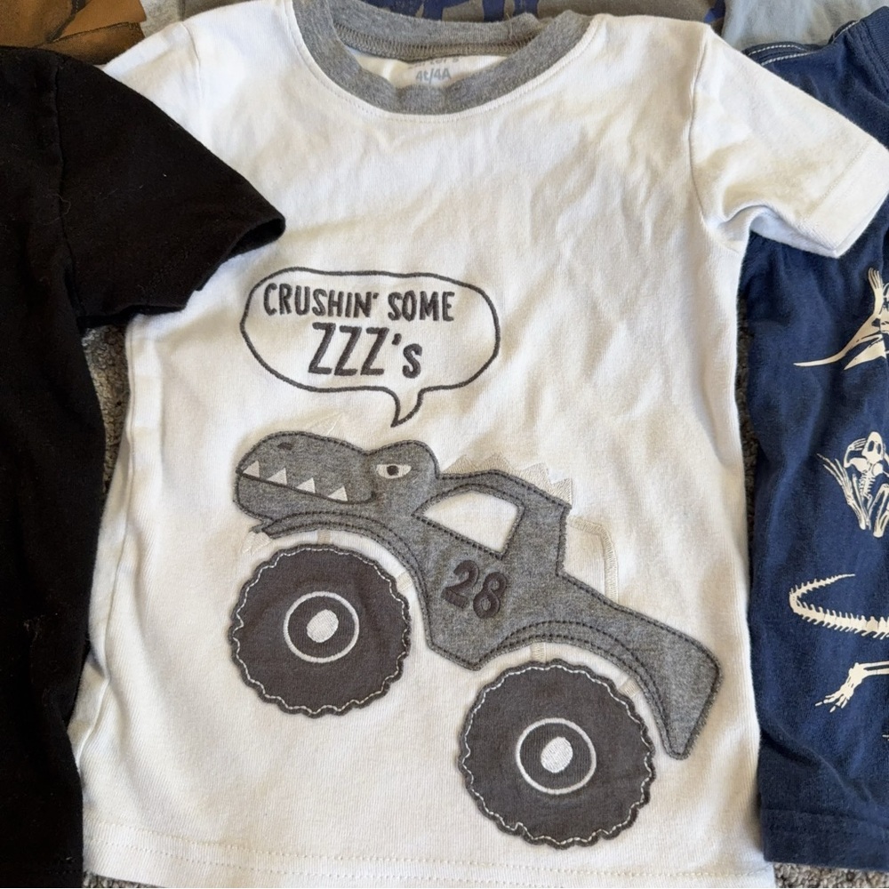 Carter's Toddler Boys Short Sleeve Bundle 9 pieces Size: 2T - Picture 3 of 9